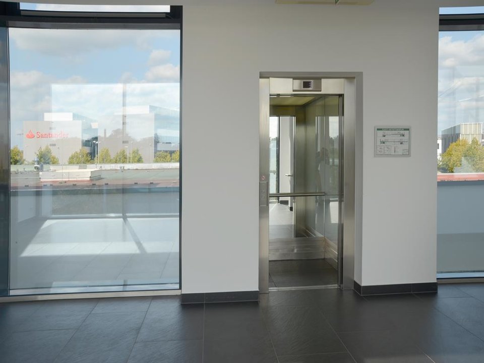 Eingangsbereich mit Aufzug